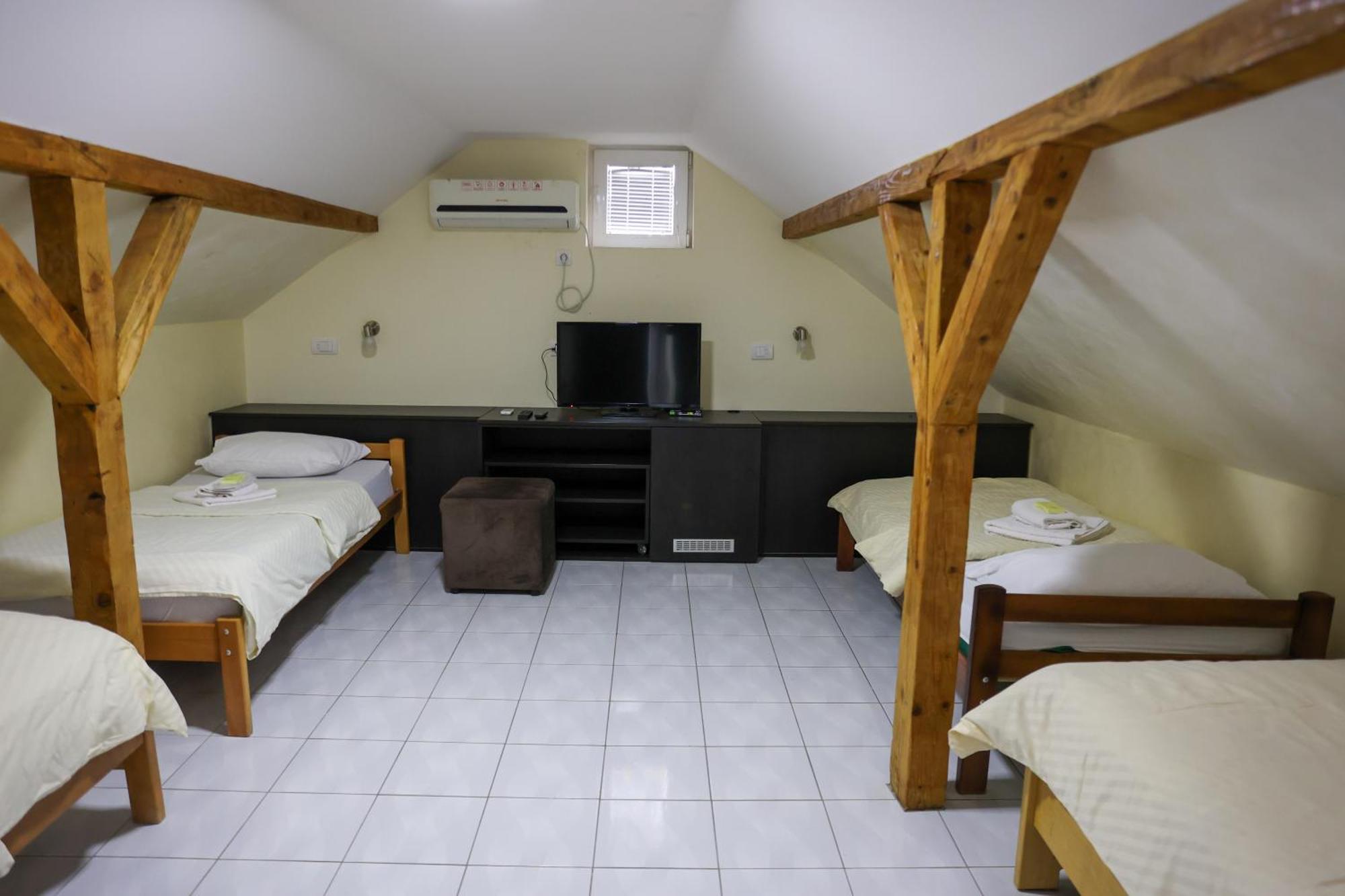 Hotel Marex Centar Jabuka Esterno foto