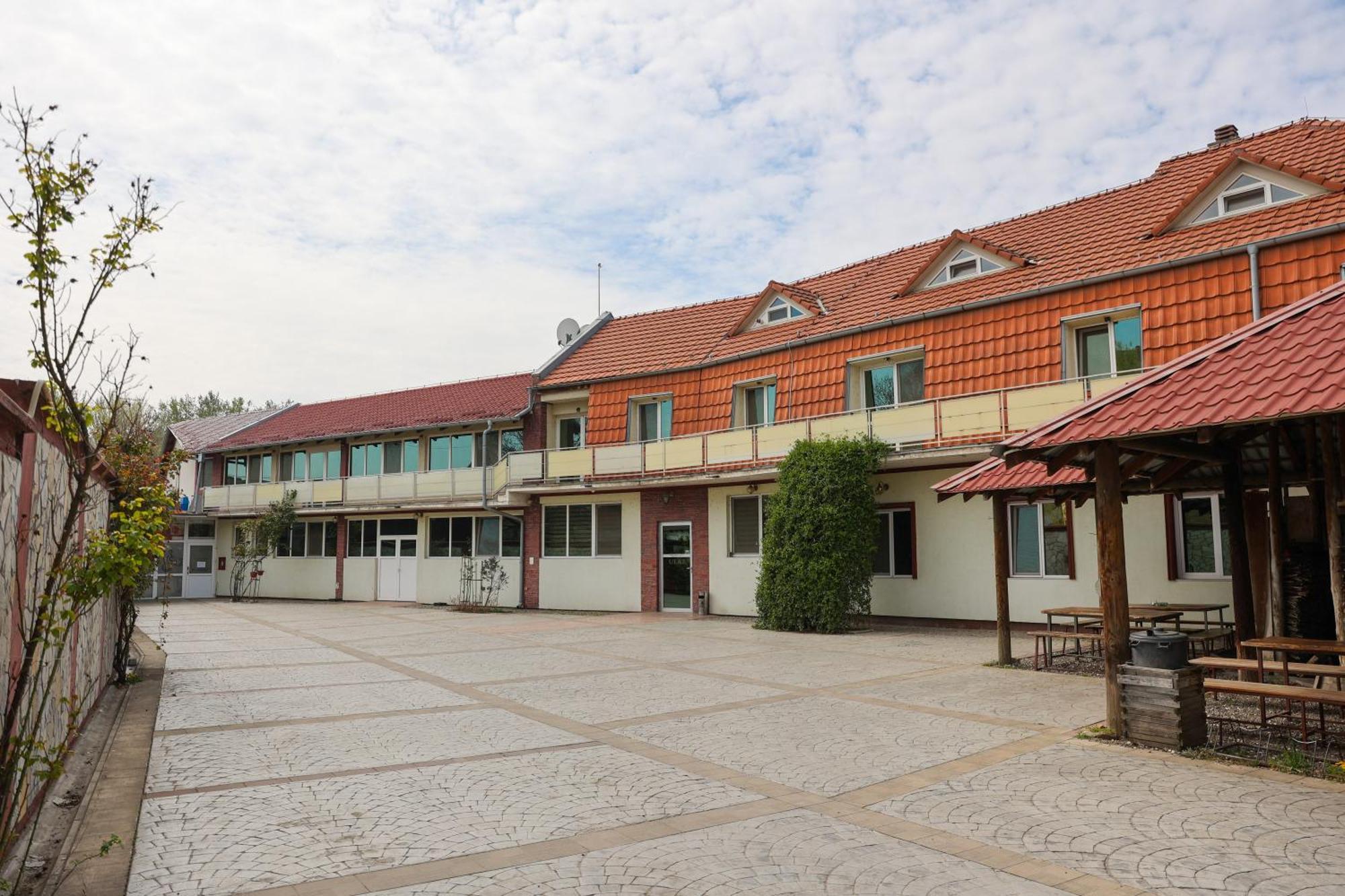 Hotel Marex Centar Jabuka Esterno foto