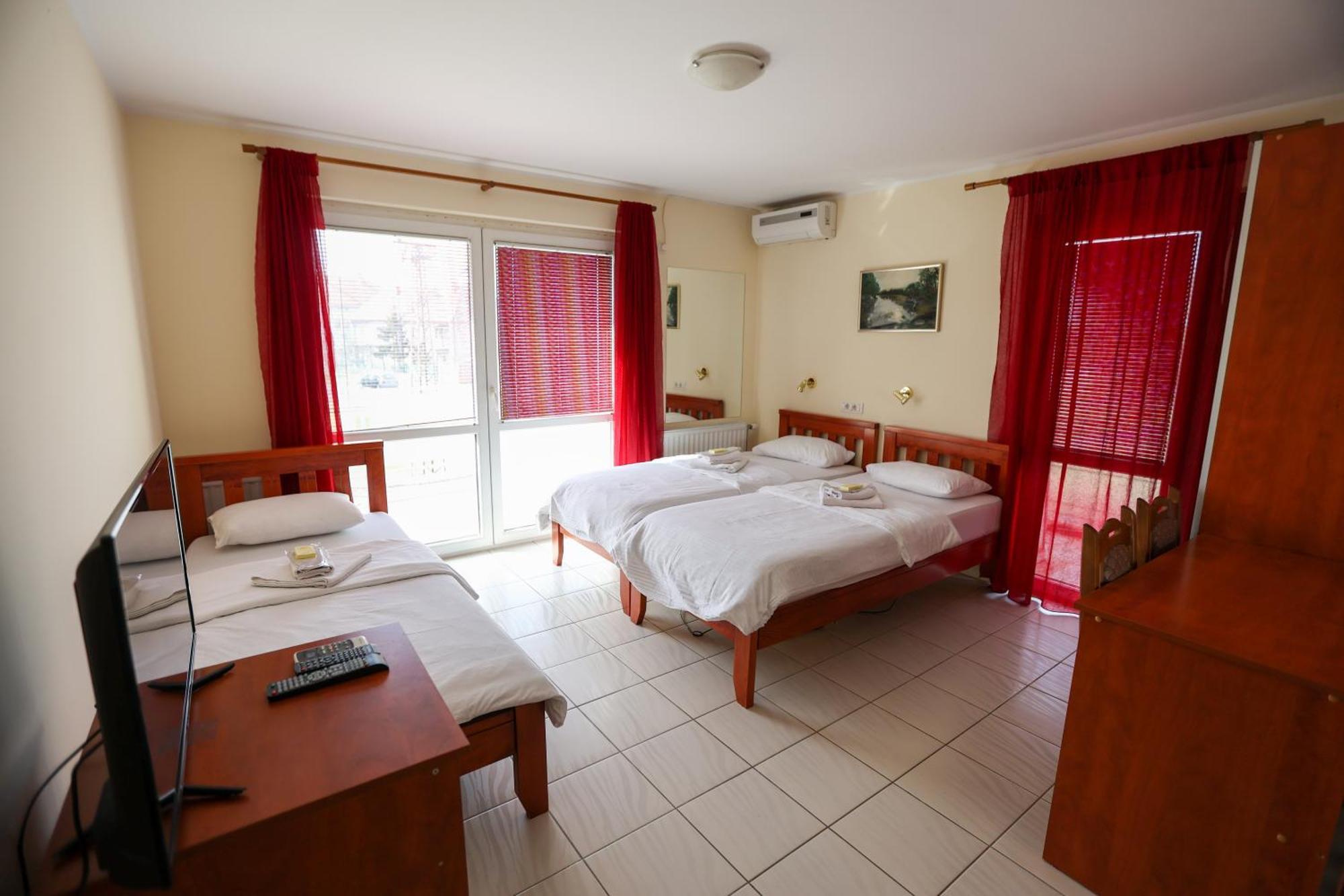Hotel Marex Centar Jabuka Esterno foto