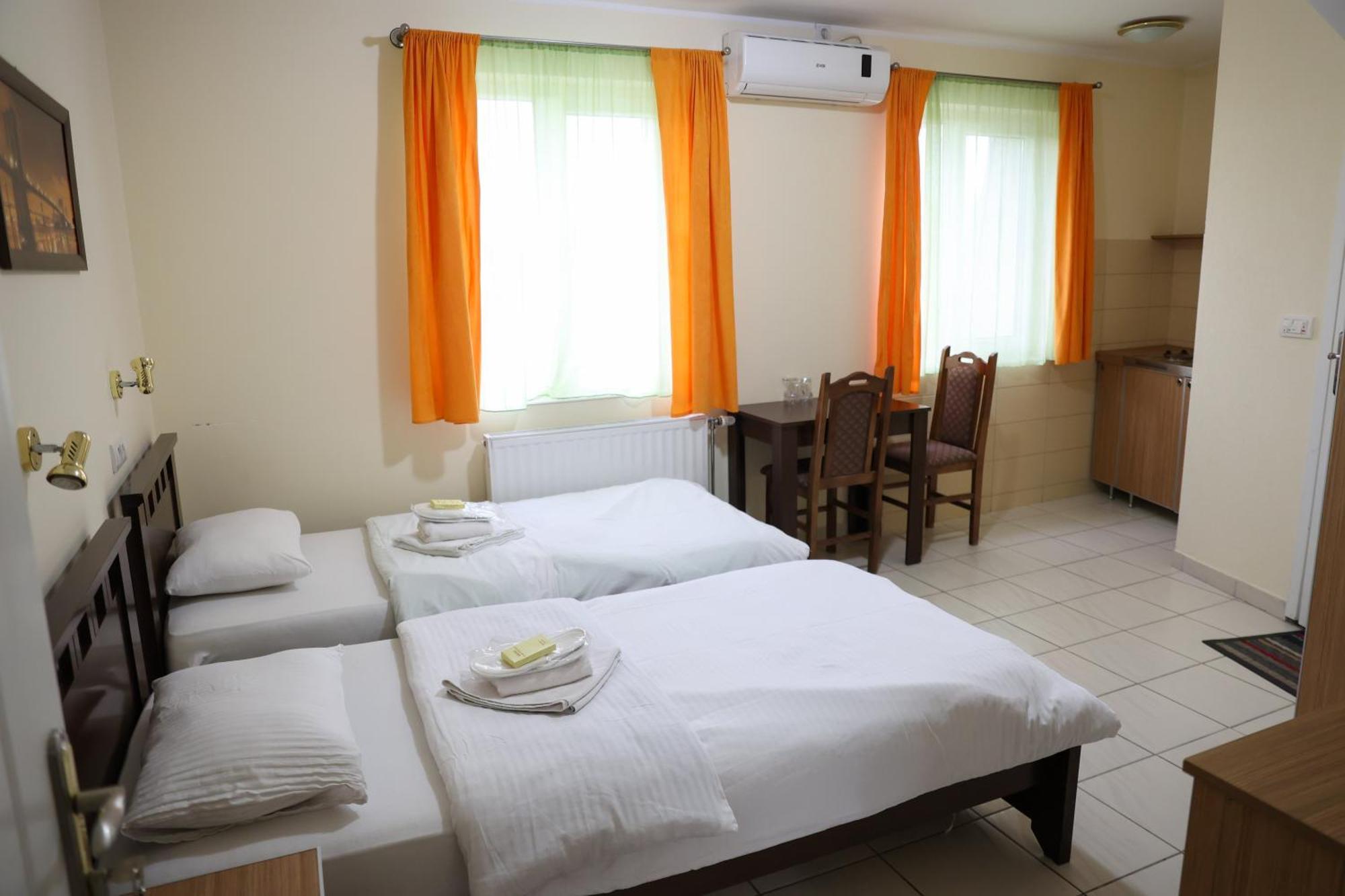 Hotel Marex Centar Jabuka Esterno foto